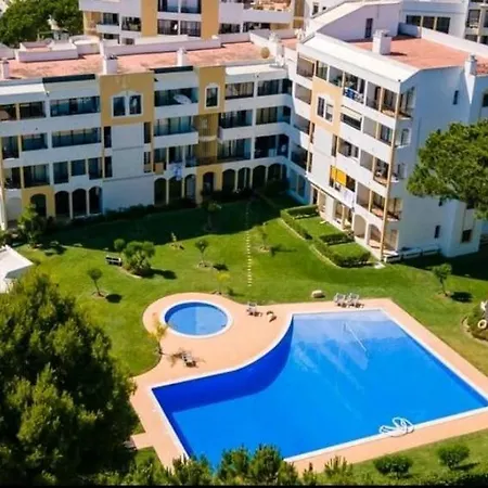 - Spacious With Swimming Pool & View Vilamoura