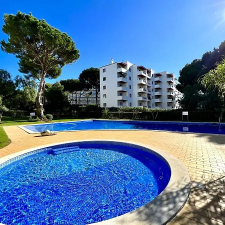 - Spacious With Swimming Pool & View Appartement