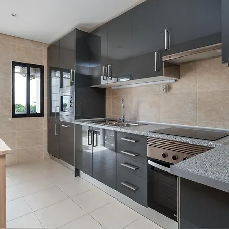 Apartamento - Spacious With Swimming Pool & View *