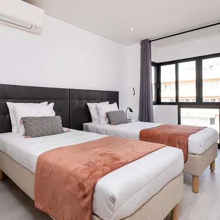 - Spacious With Swimming Pool & View Appartement