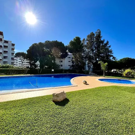 - Spacious With Swimming Pool & View Vilamoura