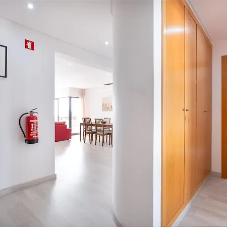 - Spacious With Swimming Pool & View *