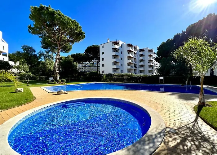 - Spacious With Swimming Pool & View Apartment