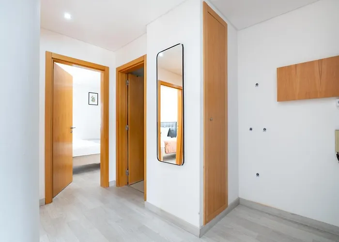 Apartment - Spacious With Swimming Pool & View *