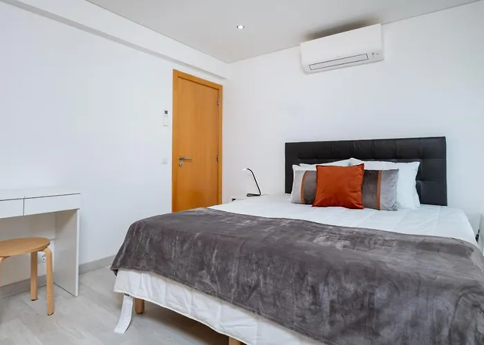 - Spacious With Swimming Pool & View Vilamoura