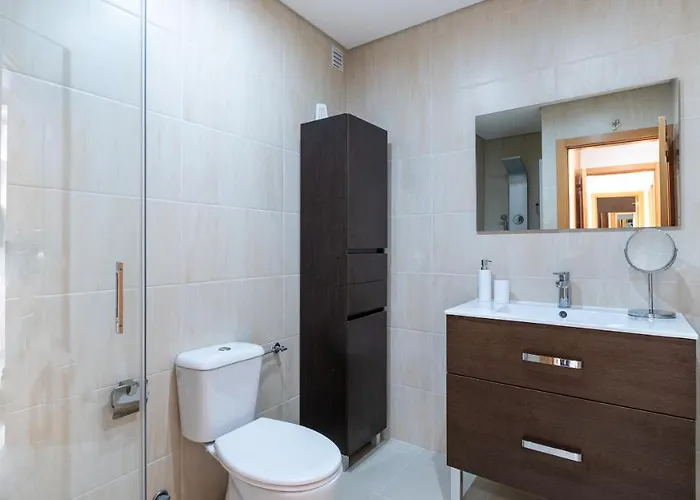 - Spacious With Swimming Pool & View *