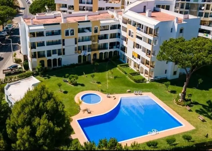 - Spacious With Swimming Pool & View Vilamoura