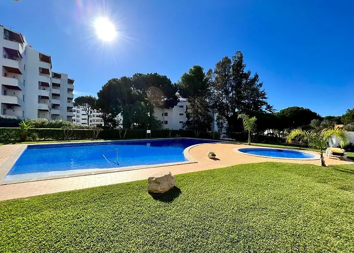 - Spacious With Swimming Pool & View Vilamoura