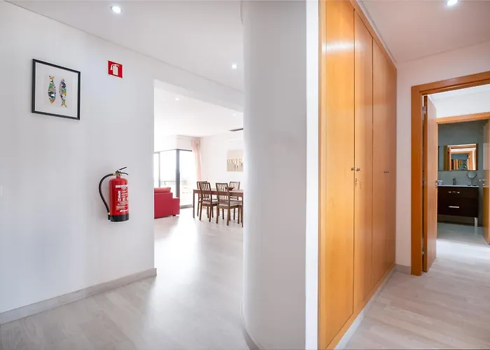 - Spacious With Swimming Pool & View *