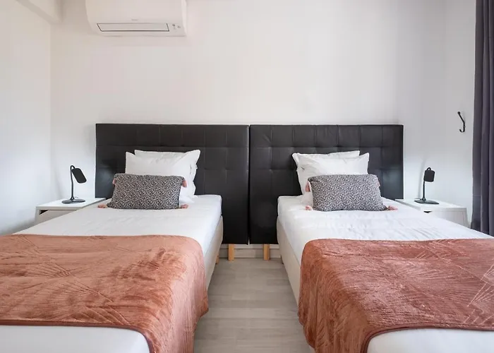 - Spacious With Swimming Pool & View 아파트