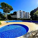 - Spacious With Swimming Pool & View דירה