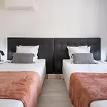 - Spacious With Swimming Pool & View דירה