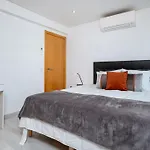 - Spacious With Swimming Pool & View וילהמורה