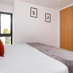 דירה - Spacious With Swimming Pool & View