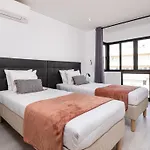- Spacious With Swimming Pool & View דירה